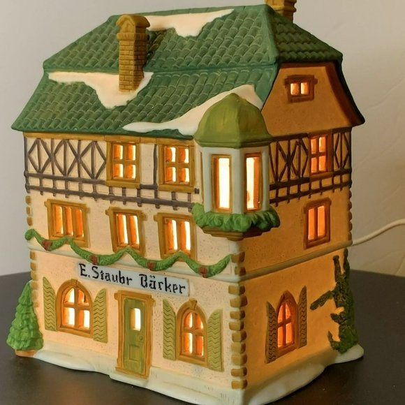 Dept 56 E. Staubr Backer Bakery, Alpine Village Lighted Christmas Building 1986 - Picture 5 of 12